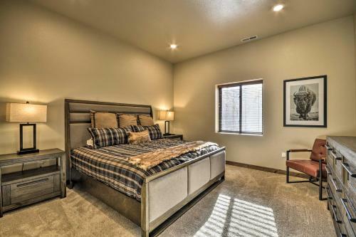Modern Townhome With Rooftop Deck And Hot Tub!