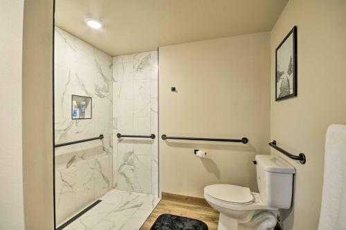 Modern Townhome With Rooftop Deck And Hot Tub!