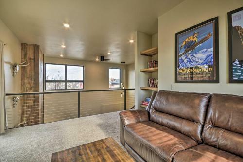 Modern Townhome With Rooftop Deck And Hot Tub!