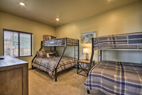 Modern Townhome With Rooftop Deck And Hot Tub!