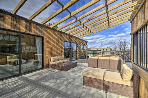 Modern Townhome With Rooftop Deck And Hot Tub!