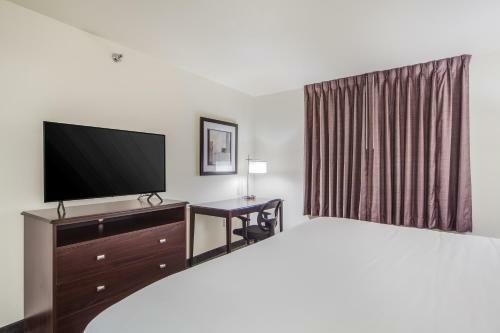 Cobblestone Hotel & Suites - Cozad