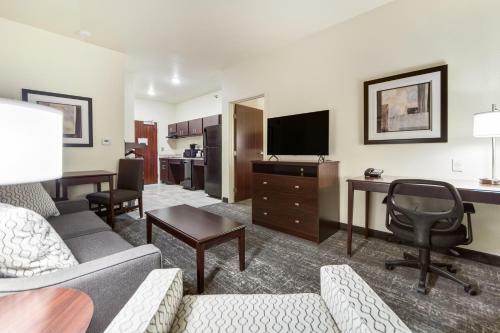 Cobblestone Hotel & Suites - Cozad