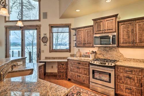 Tasteful And Spacious Escape On Whitefish Lake