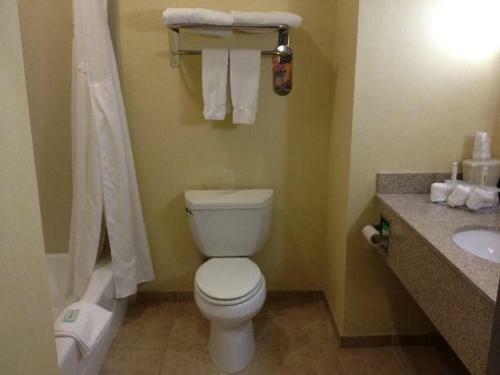 Holiday Inn Express Hotel & Suites Torrington