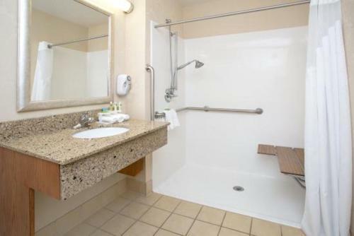 Holiday Inn Express Hotel & Suites Torrington