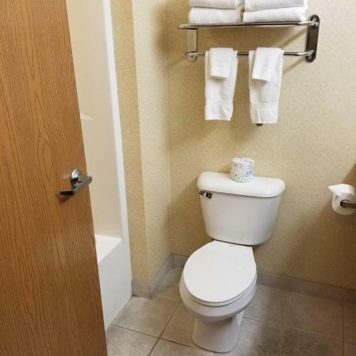 Hotel Comfort Suites At Royal Ridges