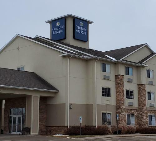 Hotel Comfort Suites At Royal Ridges