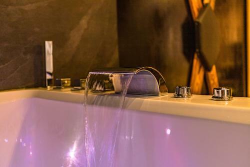 Apartamento La Loveroom Bdsm Grassoise "la Chambre Des D�sirs"