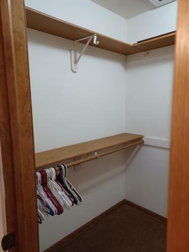 Private Room In Popular Millard Area West Omaha