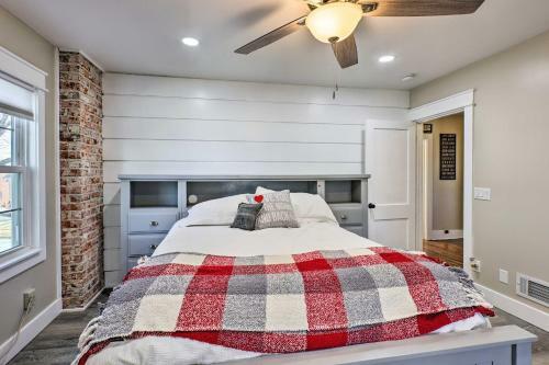 Luxe Omaha Home With Yard - 3 Mi To Downtown!