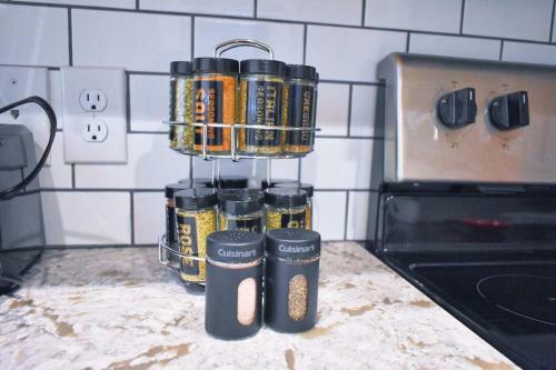 Beautiful Midtown Luxe Home Sleeps 8