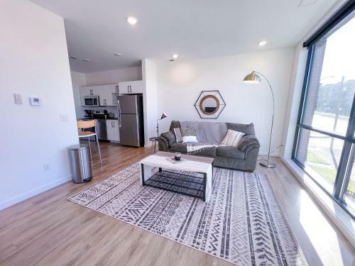 Bright 1bd/1ba Downtown Omaha Apartments