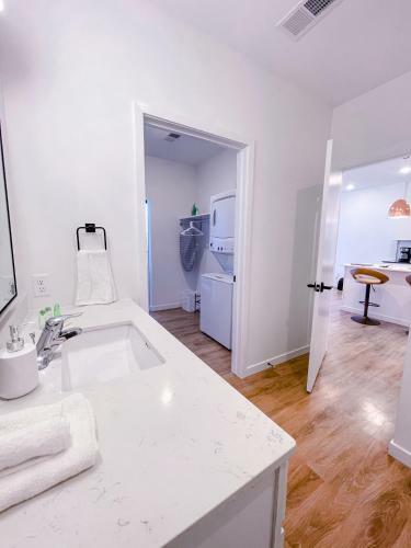 Bright 1bd/1ba Downtown Omaha Apartments