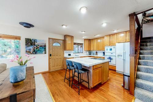 Lake View Chalet