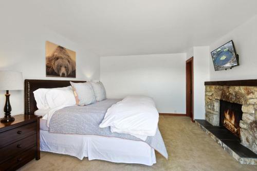Lakeshore Terrace Delight