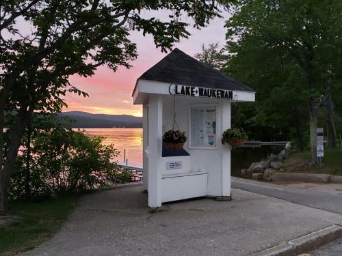 Hilltop Lakeview Retreat!