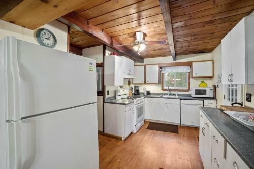 Cozy Home Retreat! At Lake Winnipesaukee