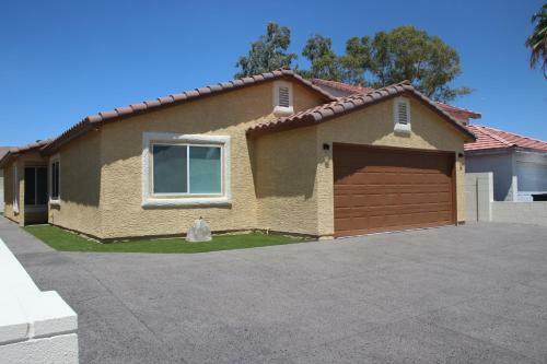 Newly Remodeled Family Friendly 3b/2b House