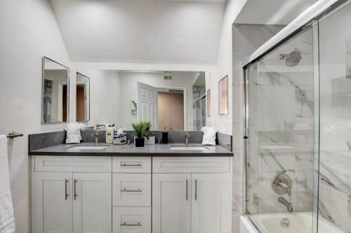 Modern Lockdown At 7br, 4ba, Pool, Spa And Games 31 Days Only
