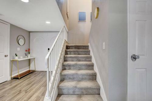Modern Lockdown At 7br, 4ba, Pool, Spa And Games 31 Days Only