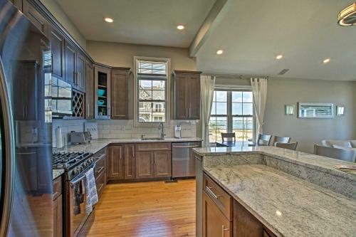 Oceanfront AC Home On Boardwalk Spring Vacation!