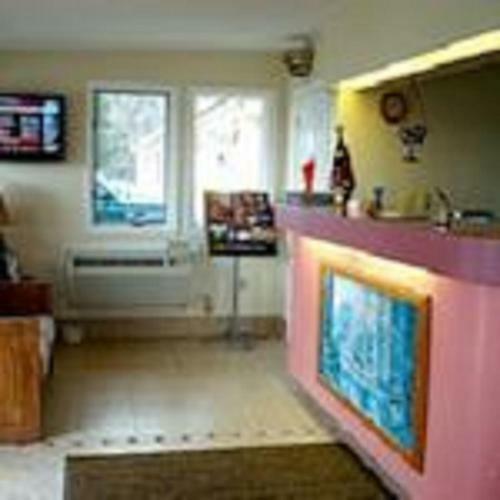 The Whispering Pines Motel- Whitestone