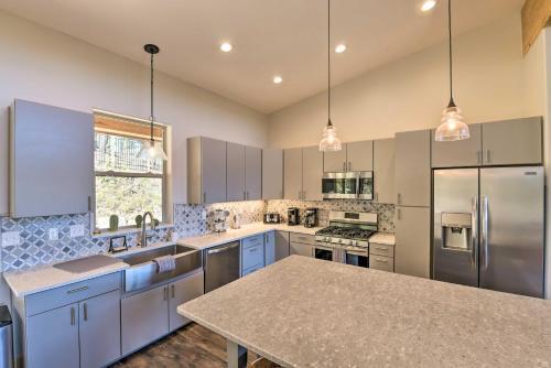 Modern Mtn-view Retreat About 2 Mi To Ski Resort!
