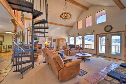Hideaway With Sweeping Eagle Nest Lake Views!