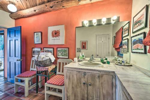 El Prado Home With Hot Tub, Panoramic Mtn Views
