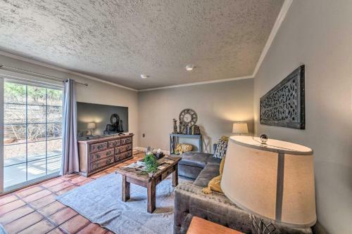 Spacious And Secluded Captain Getaway With Patio!