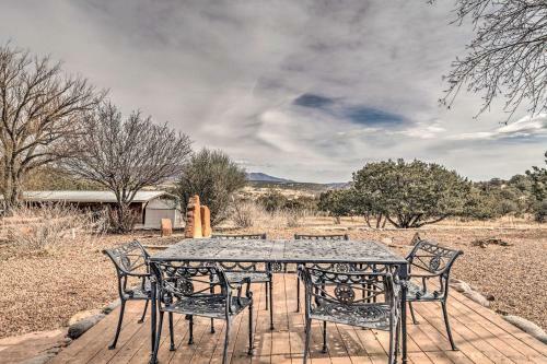 Spacious And Secluded Captain Getaway With Patio!