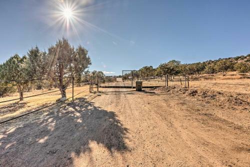 Apartamento Desert Hideaway With Capitan Mountain Views!