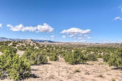 Secluded Ojo Caliente Home With Patio And Mtn Views