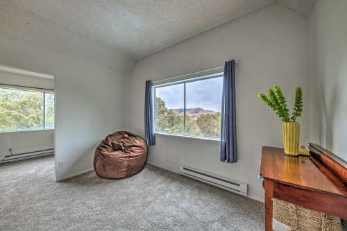 Mtn Escape With Deck And Views - Near Race Track!