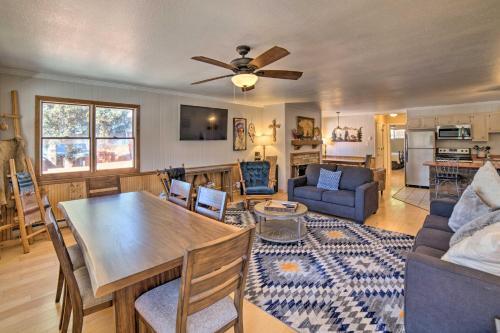Apartamento Red River Condo Fire Pit, Half-mi To Slopes!