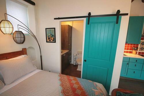 Closson Studio - Stylish - Near Plaza - Queen Bed