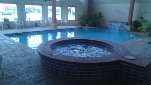 Motel Robinson Inn And Suites