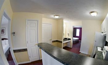Motel Luxbury Inn & Suites