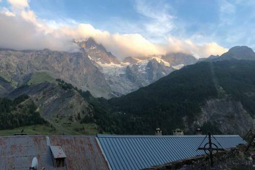 Vintage Chalet & Quiet Comfort In Alpe D'huez