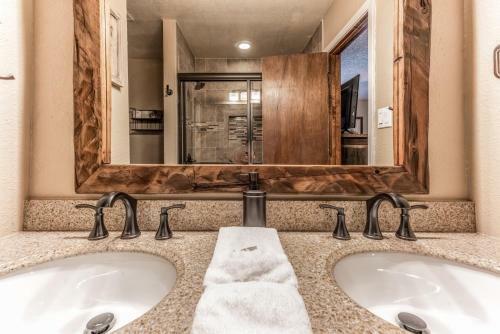 Pinon Park A10, 3 Brs, Deck, Hot Tub, Wifi, Sleeps 8