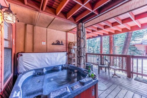 Pinon Park A10, 3 Brs, Deck, Hot Tub, Wifi, Sleeps 8