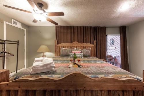 Pinon Park A10, 3 Brs, Deck, Hot Tub, Wifi, Sleeps 8