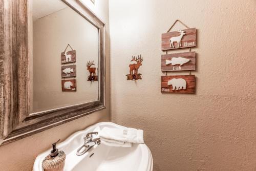 Pinon Park A10, 3 Brs, Deck, Hot Tub, Wifi, Sleeps 8