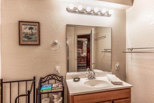 Pinon Park A10, 3 Brs, Deck, Hot Tub, Wifi, Sleeps 8