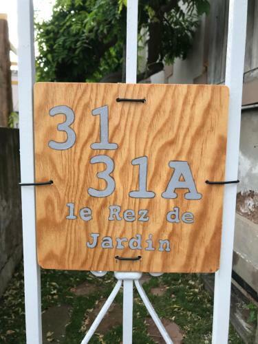 Hostal Le Rez De Jardin