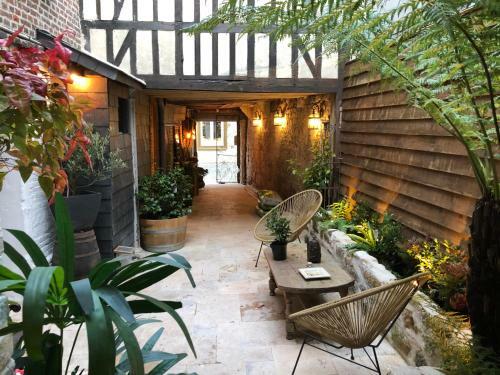 Apartamento Le Patio / Les Suites Romantiques Du Grenier � Sel