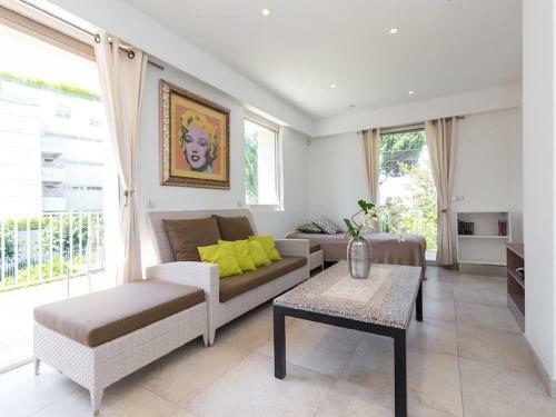 Enticing Villa In Juan-les-pins At 100 M From The Beach