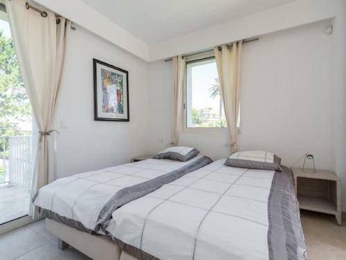 Enticing Villa In Juan-les-pins At 100 M From The Beach