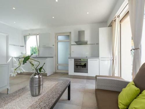Enticing Villa In Juan-les-pins At 100 M From The Beach